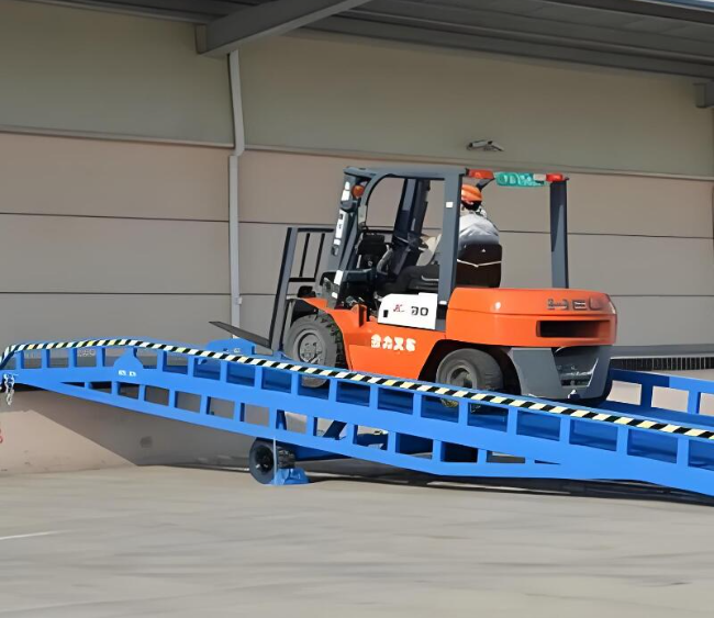 汝州移动式卸货平台（叉车用）